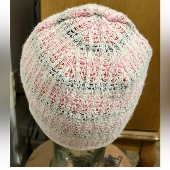 Nike Beanie Hat (reversible with logo)
Multicolored Stripes, Women's One Size - Picture 6 of 7